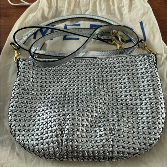 Chic Silver Woven Crossbody Bag - Picture 2 of 5